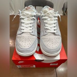 Nike dunk low, size 11